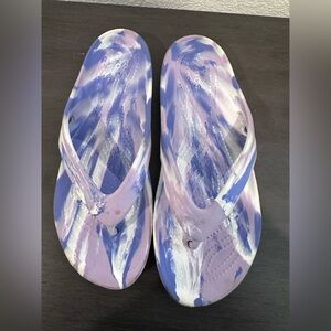 Women’s Crocs Purple & White Marbled Flip Flops Sz 9